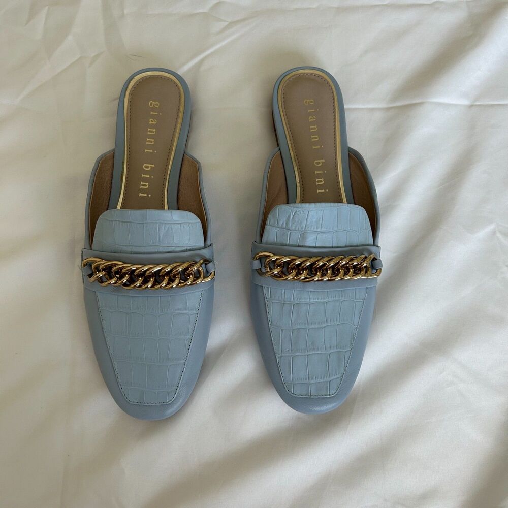 Gianni Bini Women's Light Blue Croc-Embossed Gold Chain Mules Size 8.5M - Picture 1 of 6
